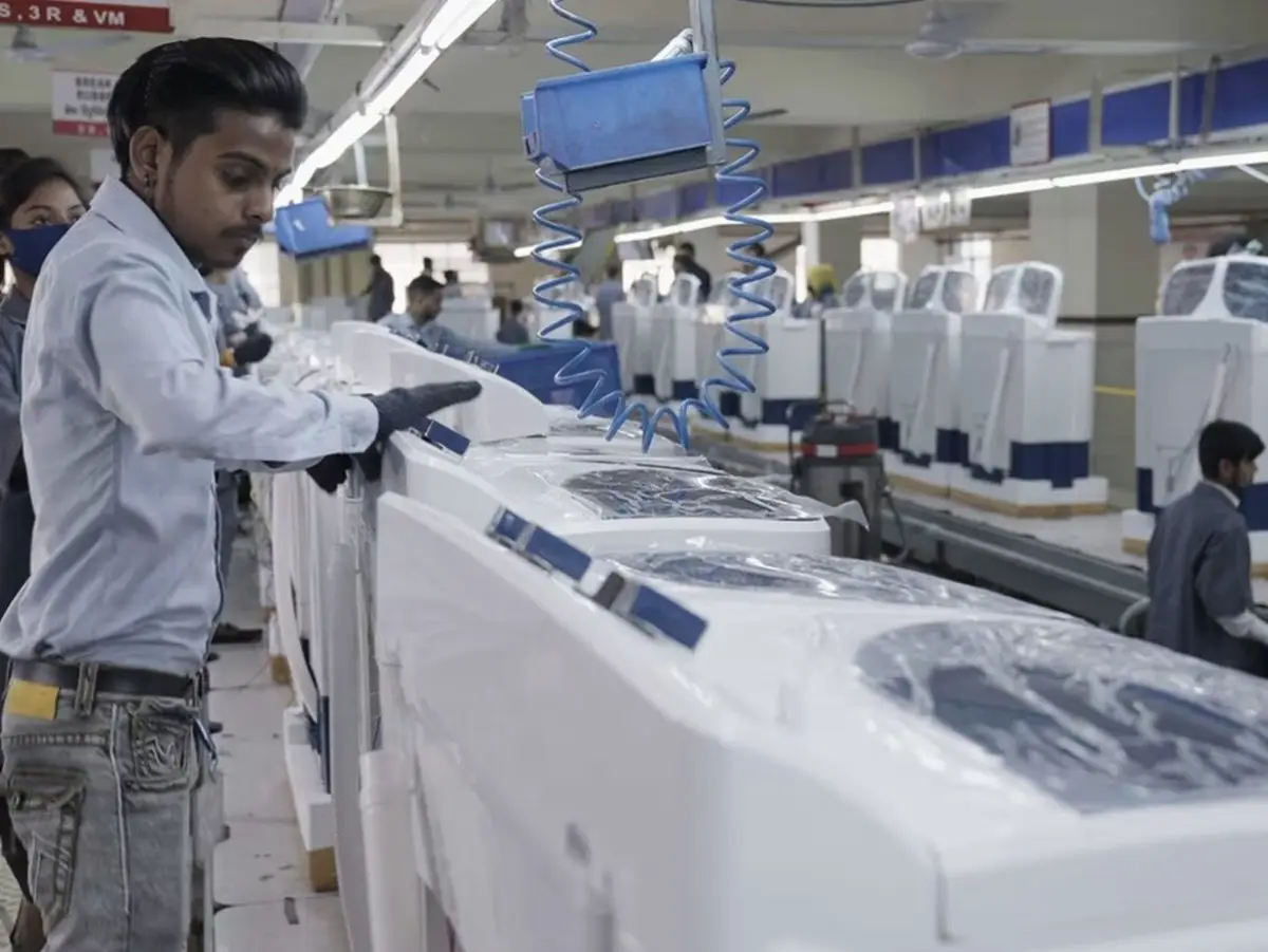 इस शेयर ने 5 साल में ₹1 लाख को बनाया ₹1.14 करोड़ – जानिए कैसे हुआ चमत्कार और किन कंपनियों ने दिया ऐसा रिटर्न