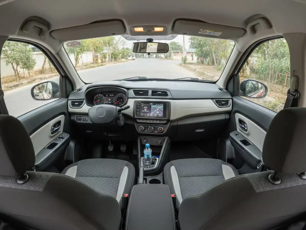 🚘 अगस्त 2025 में Renault Triber ने किया धमाका, Kwid और Kiger को पीछे छोड़ कंपनी की सबसे ज्यादा बिकने वाली कार बनी