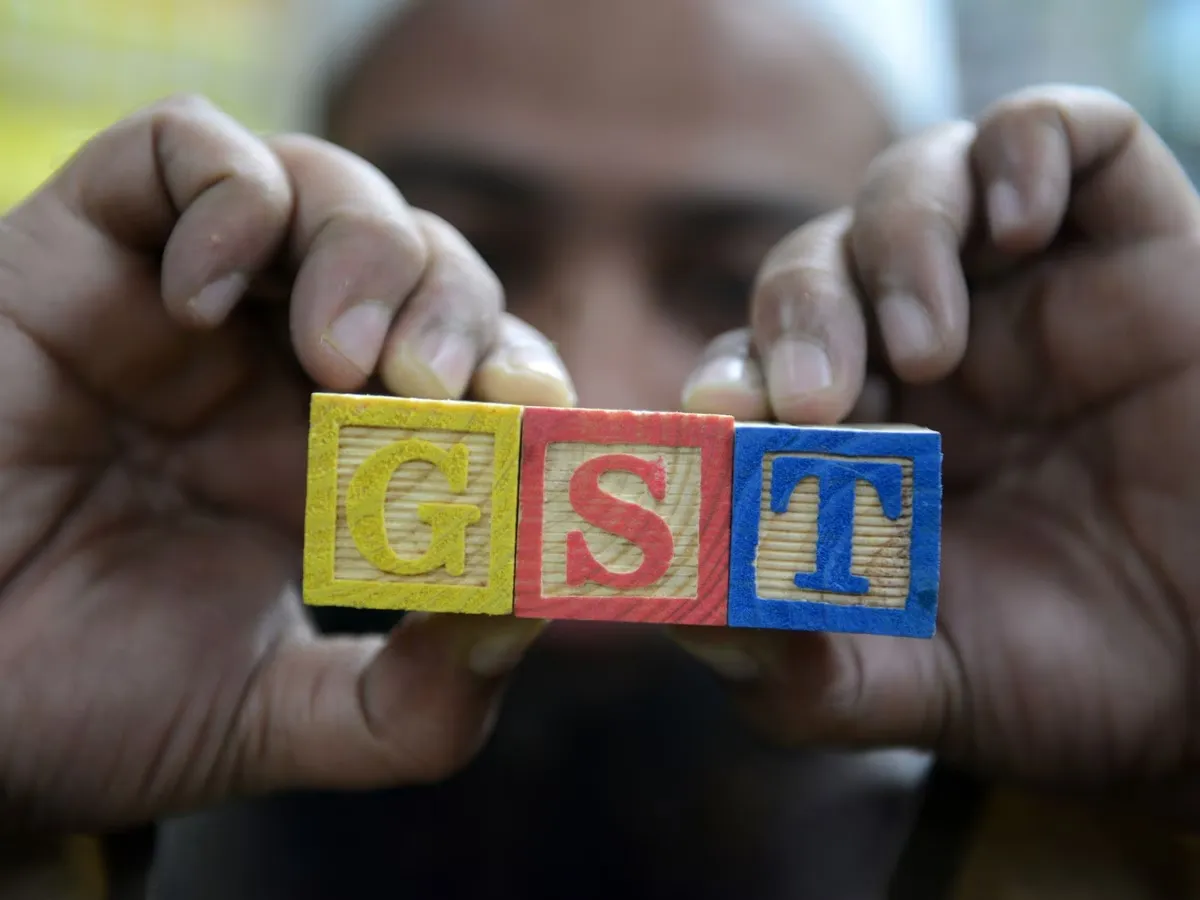 “जीएसटी कटौती का फायदा नहीं पहुँचा रही कंपनियों पर सरकार की ‘सख्त निगरानी’!”